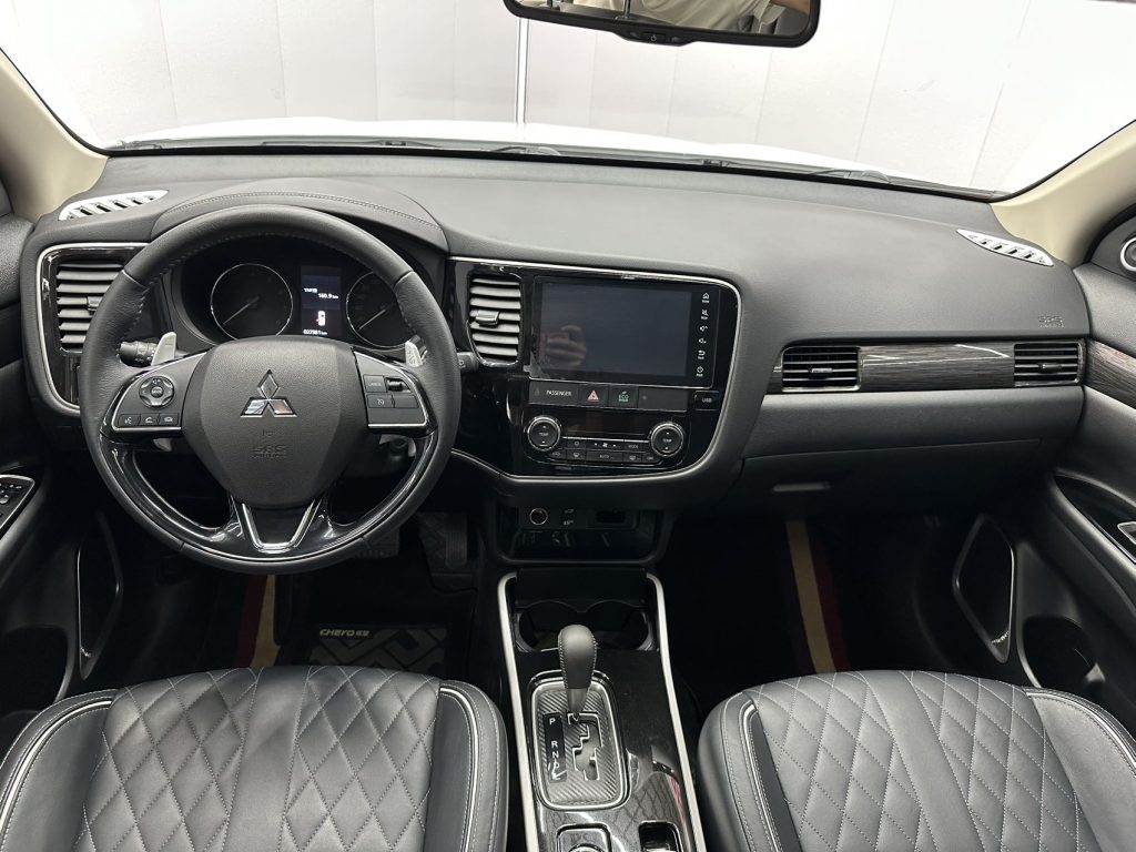 Mitsubishi Outlander 2020 2.4L 4WD Zhixiang Edition 5-мясцовы - Huishida Trading
