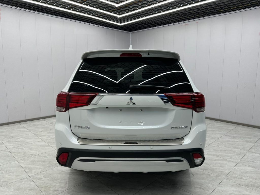 Mitsubishi Outlander 2020 2.4L 4WD Zhixiang Edition 5-мясцовы - Huishida Trading