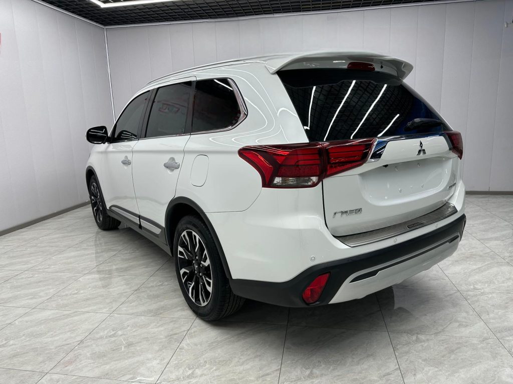 Mitsubishi Outlander 2020 2.4L 4WD Zhixiang Edition 5-мясцовы - Huishida Trading