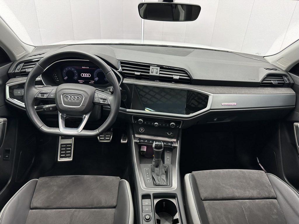 Audi Q3 2021, 45 TFSI quattro model mode - Huishida Trading