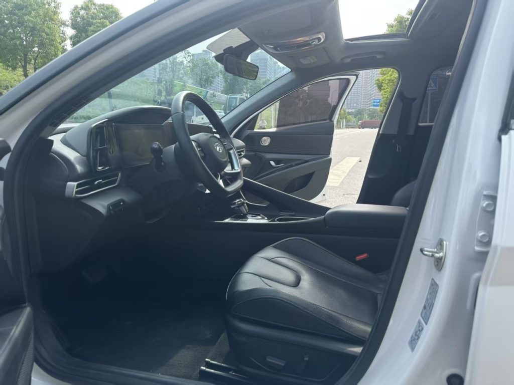 Hyundai Elantra 2021 1.5L CVT LUX Premium VI - Huishida Trading