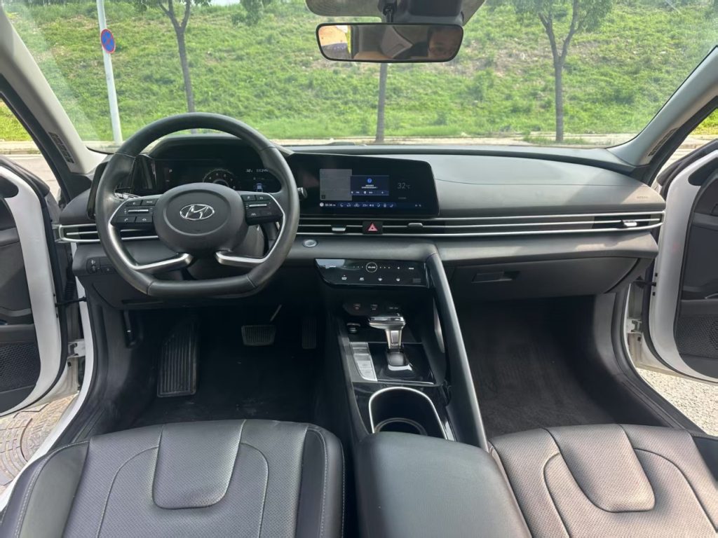Hyundai Elantra 2021 1.5L CVT LUX Premium VI - Huishida Trading