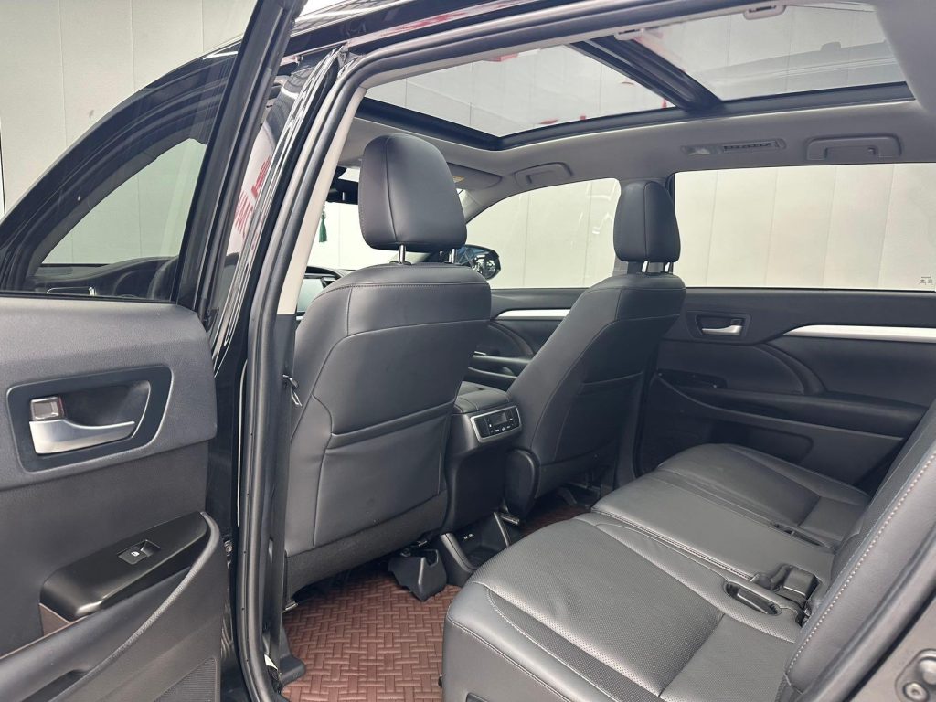 Toyota HIGHLANDER 2021 2.0T 4WD Deluxe 7-местный - Huishida Trading