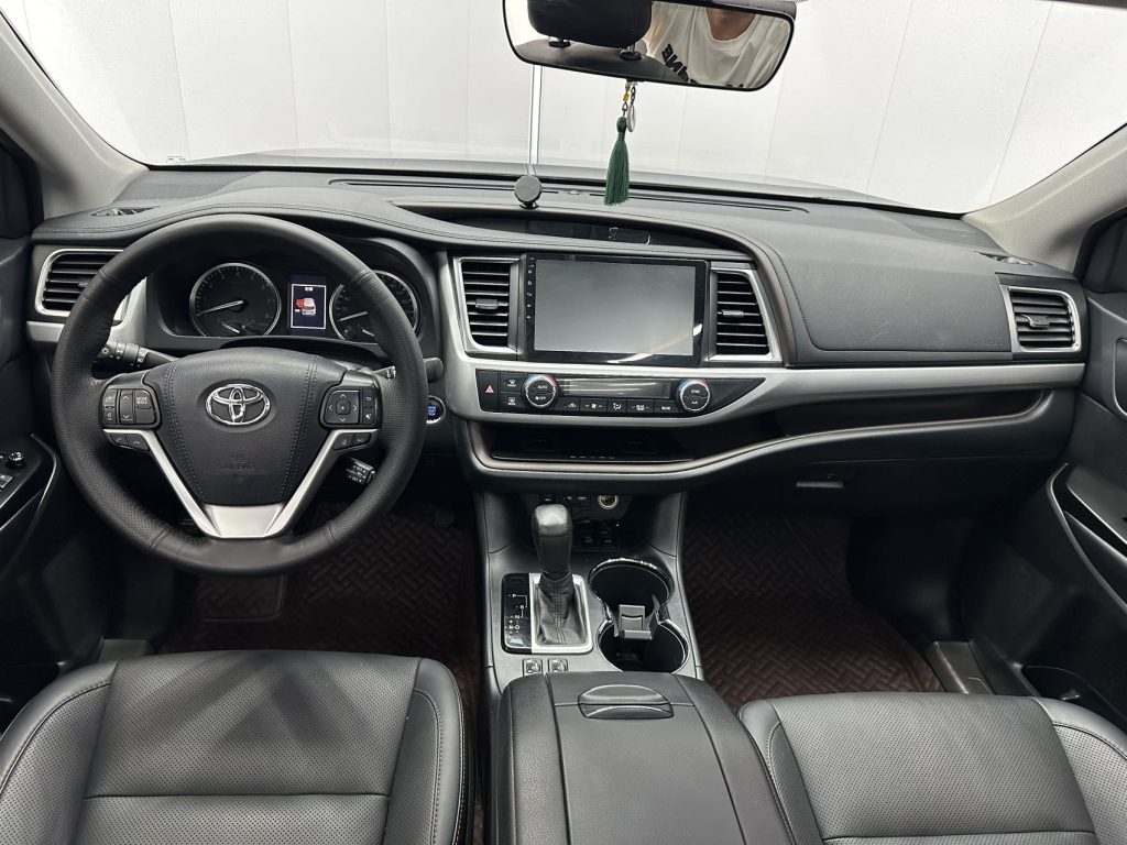 Toyota HIGHLANDER 2021 2.0T 4WD Deluxe 7-местный - Huishida Trading