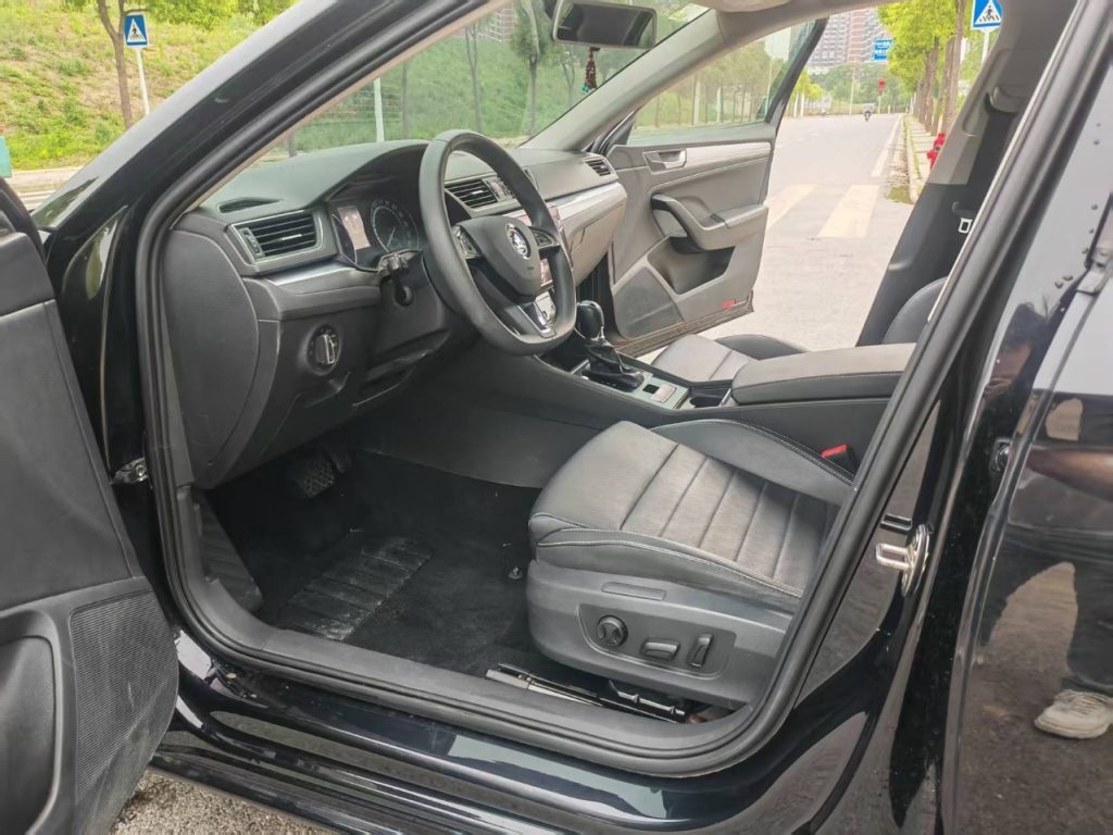 Skoda SUPERB 2019 Facelift Comfort Edition - Huishida Trading