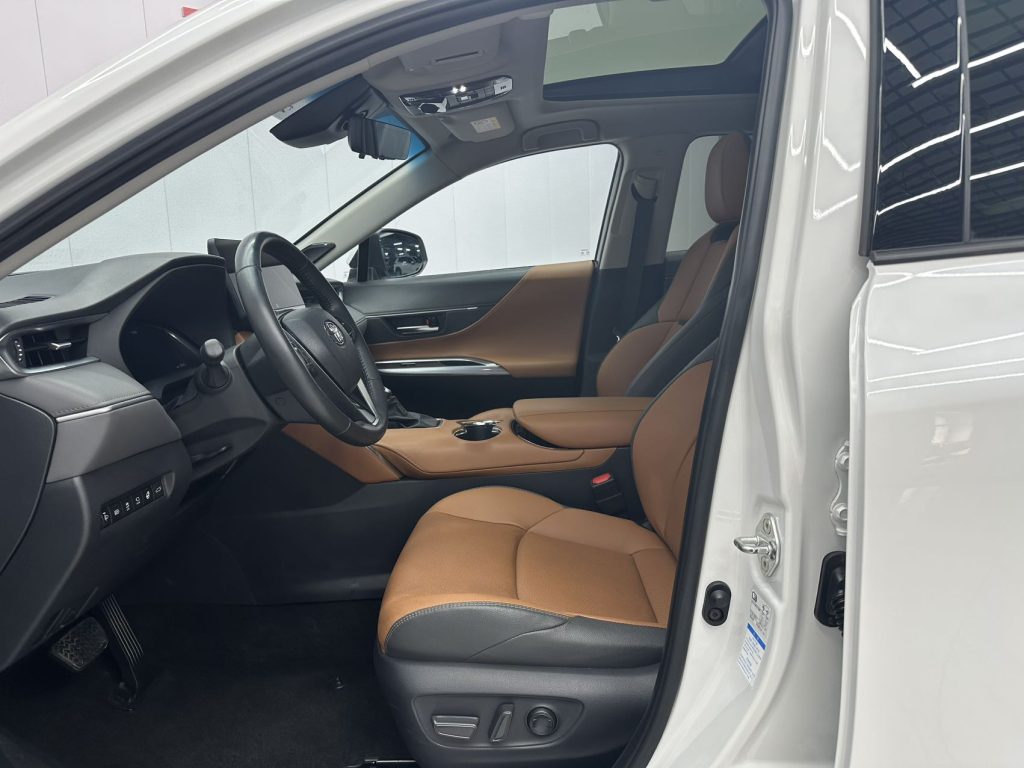 Toyota VENZA 2022 Twin Engine 2.5L CVT 4WD Supreme Edition - Huishida Trading