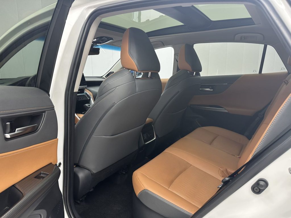 Toyota VENZA 2022 Twin Engine 2.5L CVT 4WD Supreme Edition - Huishida Trading