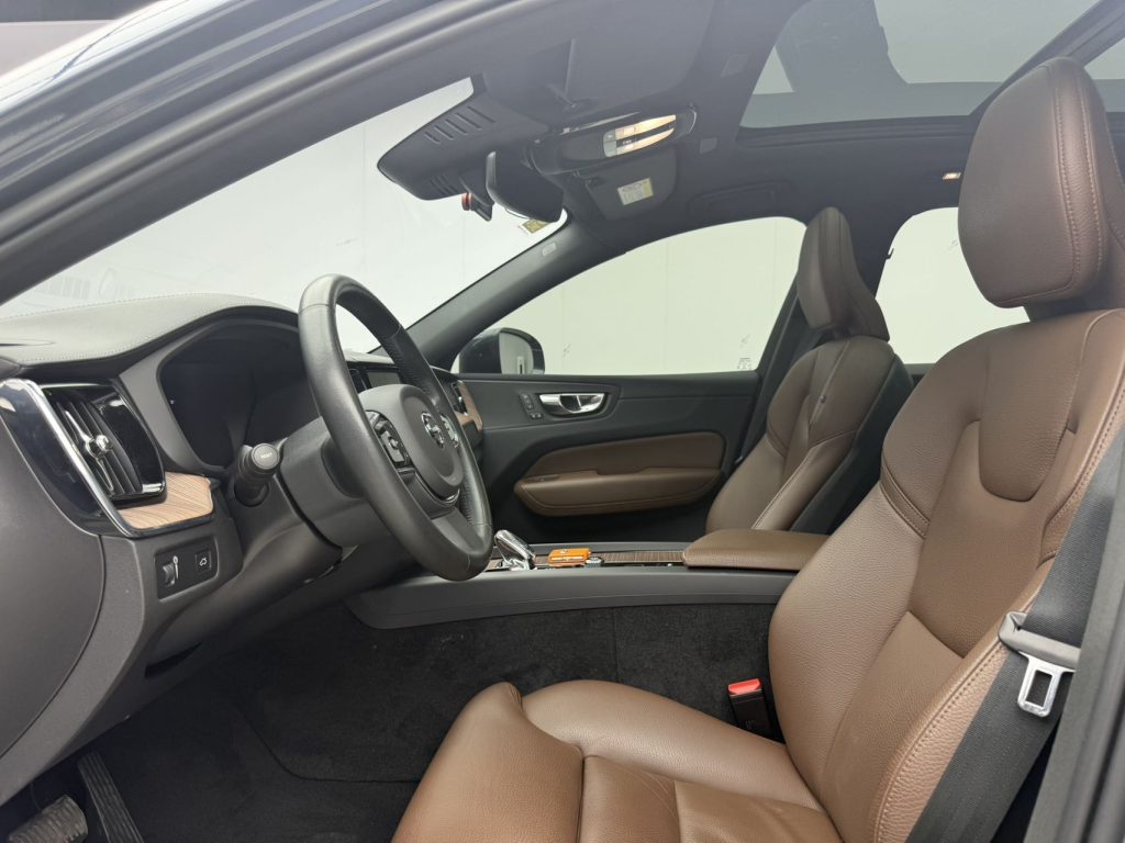VOLVO XC60 2022 B5 4WD WISE LUXURY - Huishida Trading