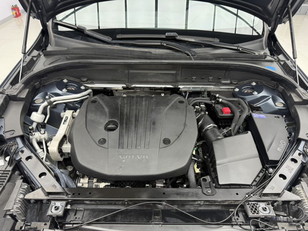 VOLVO XC60 2022 B5 4WD WISE LUXURY - Huishida Trading