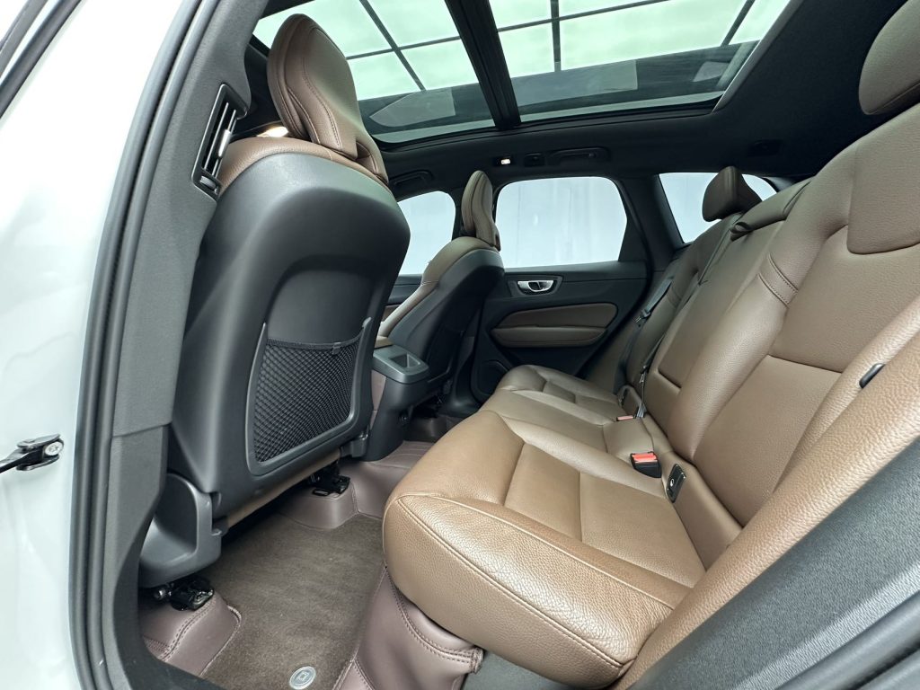 XC60 2023 B5 4WD ChiYi Deluxe - Huishida Trading