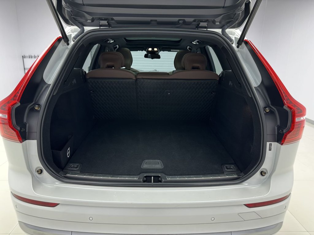 XC60 2023 B5 4WD ChiYi Deluxe - Huishida Trading