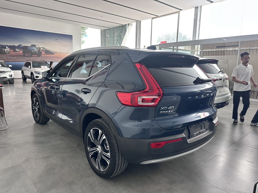 VOLVO XC40 2022 T4 4WD Zhiya Deluxe - Huishida Trading