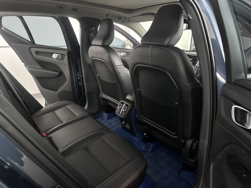 VOLVO XC40 2022 T4 4WD Zhiya Deluxe - Huishida Trading