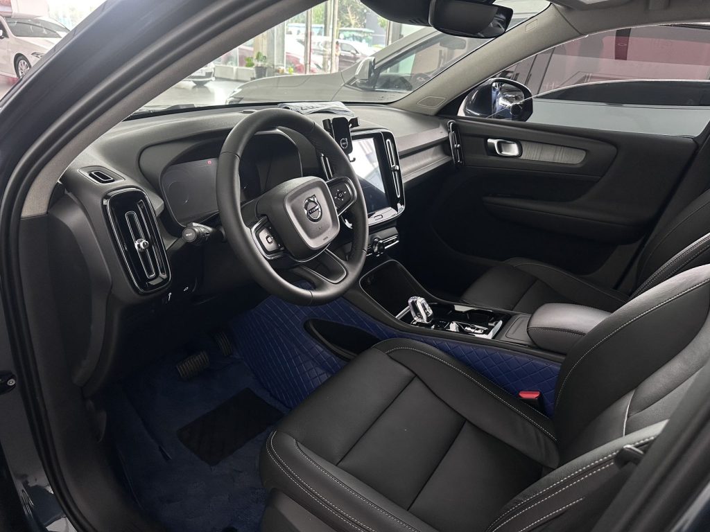 VOLVO XC40 2022 T4 4WD Zhiya Deluxe - Huishida Trading