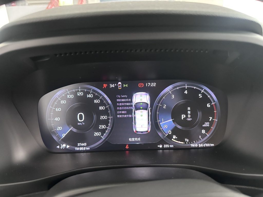 VOLVO XC40 2022 T4 4WD Zhiya Deluxe - Huishida Trading