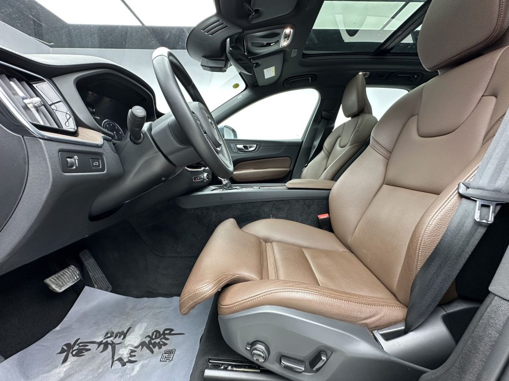VOLVO XC60 2021 T5 4WD Zhiyuan Deluxe - Huishida Trading