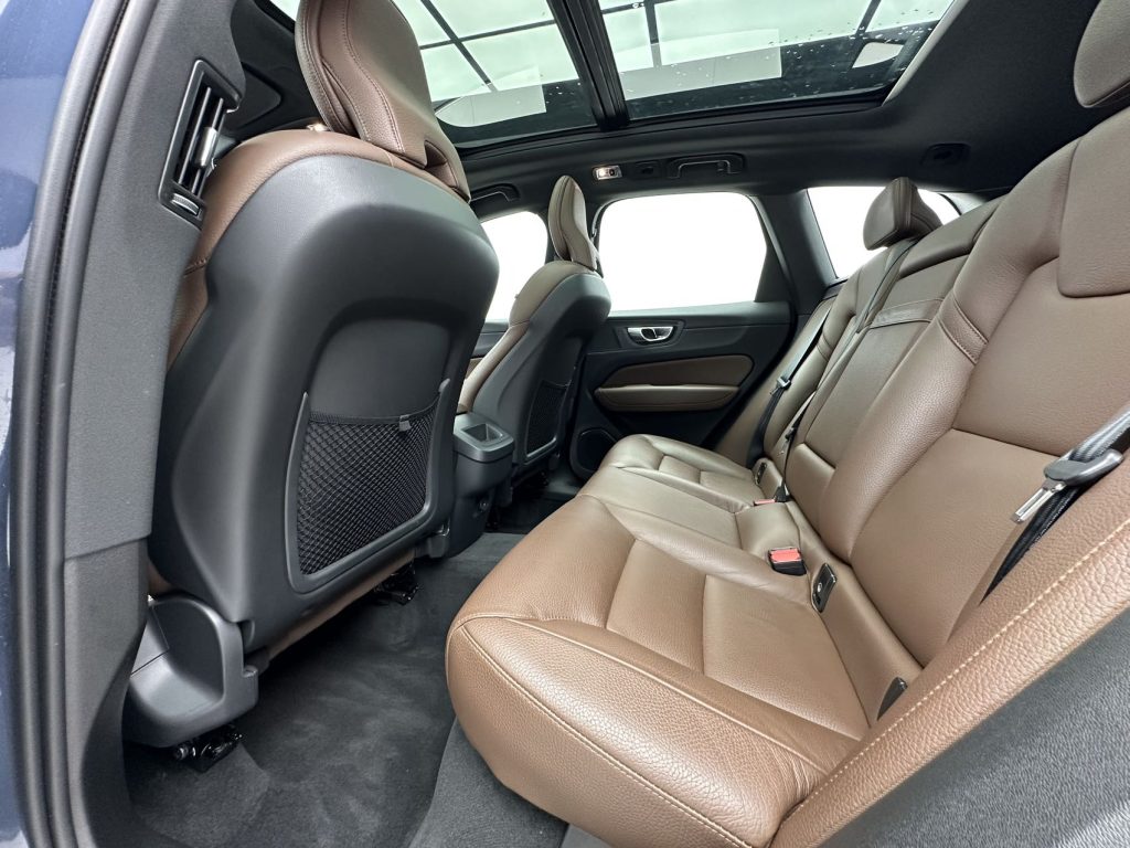 VOLVO XC60 2021 T5 4WD Zhiyuan Deluxe - Huishida Trading
