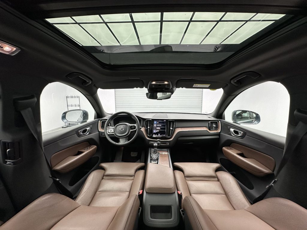 VOLVO XC60 2021 T5 4WD Zhiyuan Deluxe - Huishida Trading
