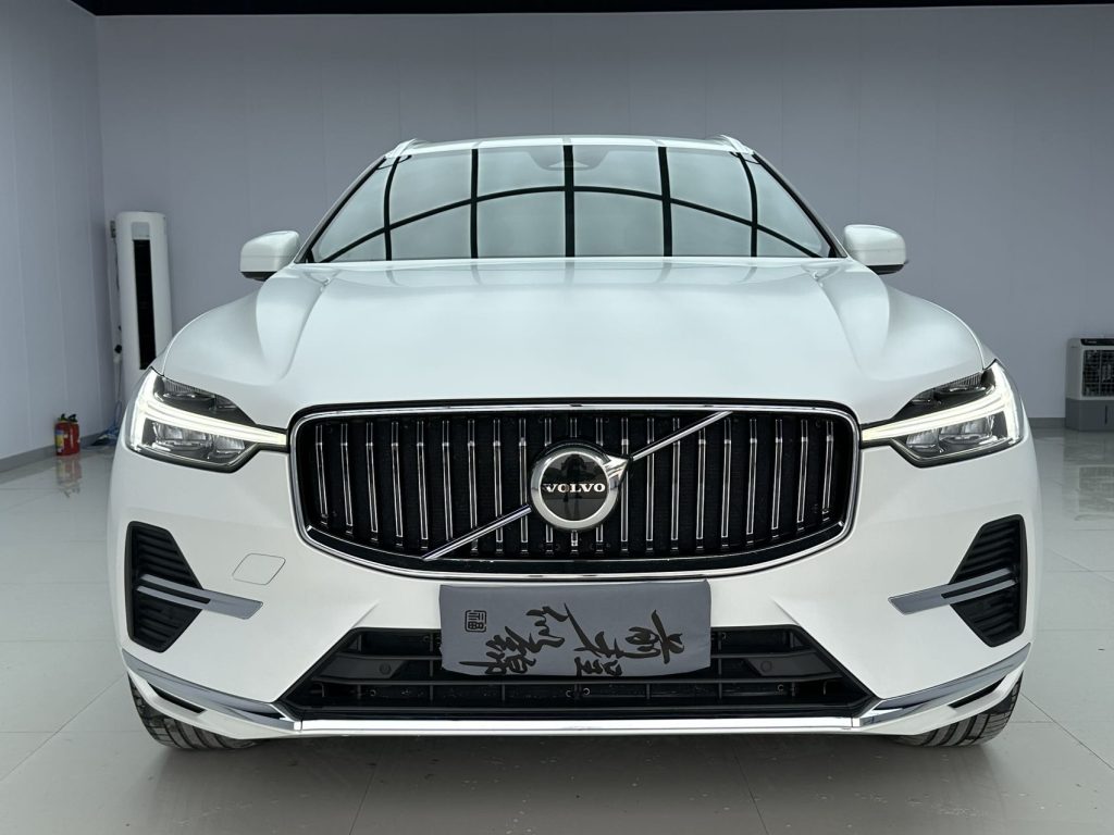VOLVO XC60 2023 B5 4WD Zhiyi Deluxe - Huishida Trading