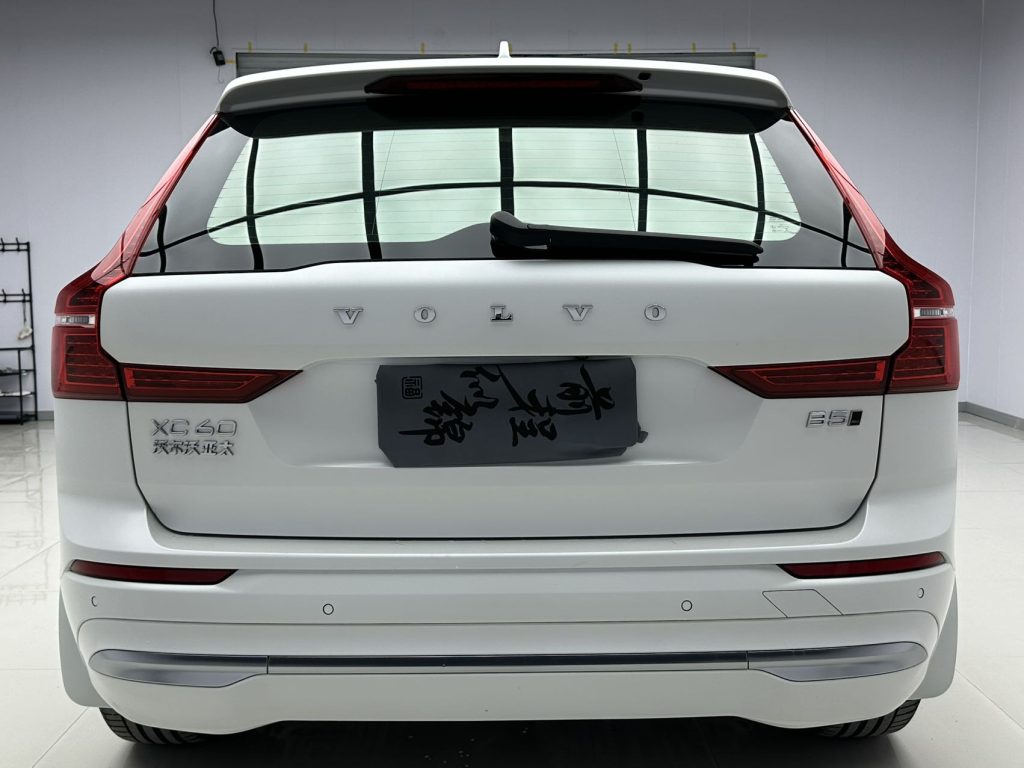 VOLVO XC60 2023 B5 4WD Zhiyi Deluxe - Huishida Trading