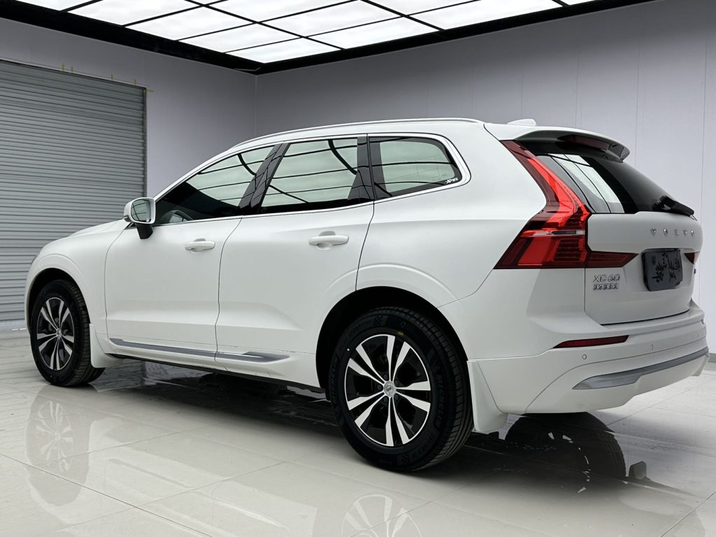 VOLVO XC60 2023 B5 4WD Zhiyi Deluxe - Huishida Trading