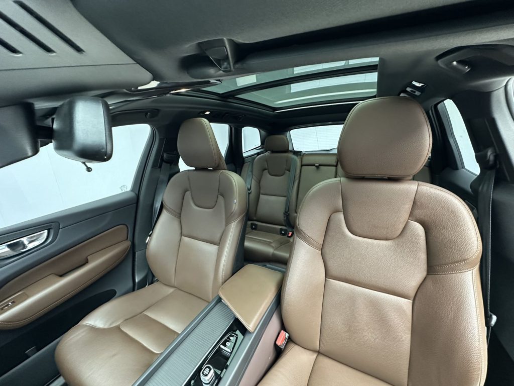 VOLVO XC60 2023 B5 4WD Zhiyi Deluxe - Huishida Trading