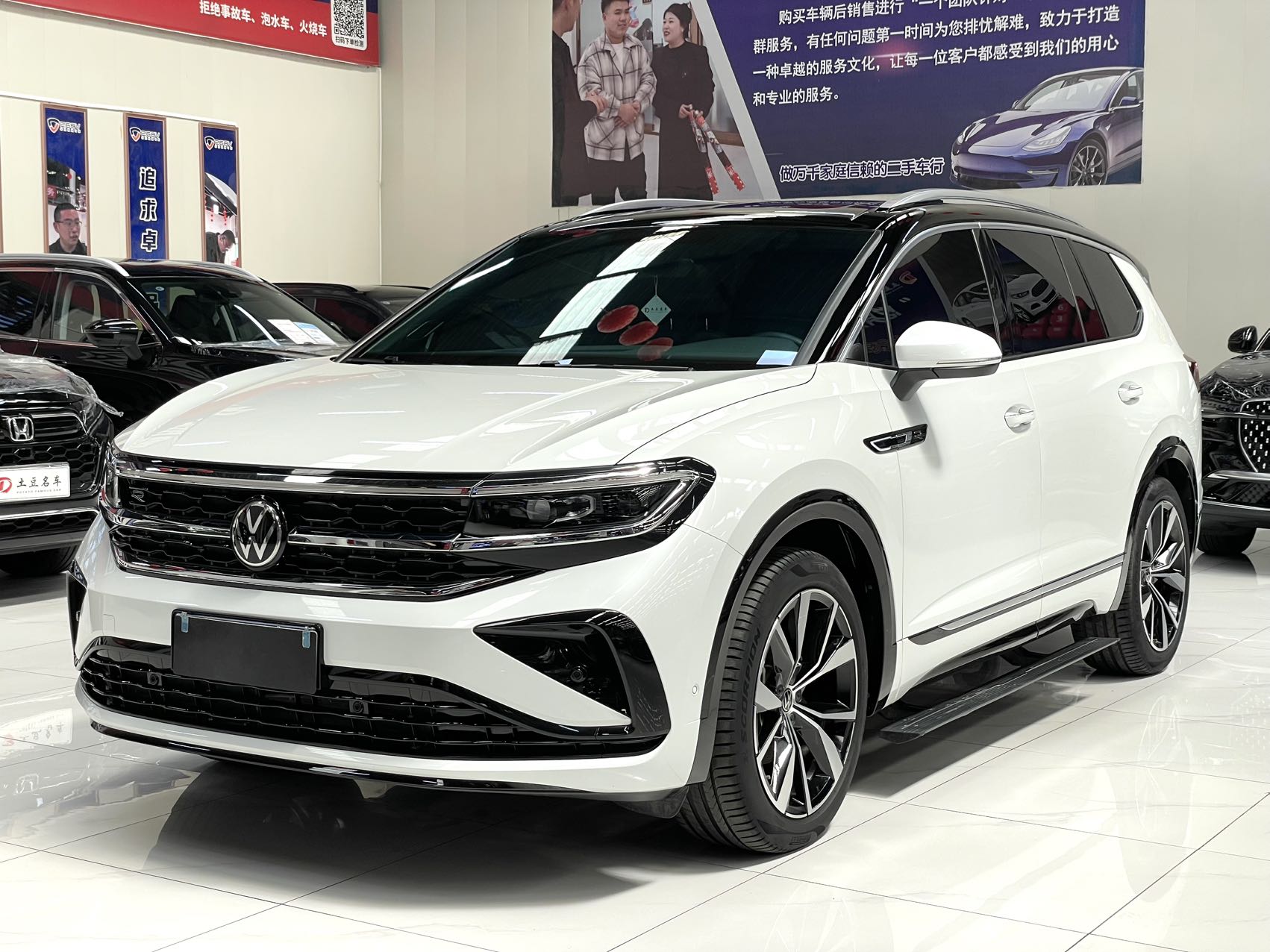 Volkswagen  TALAGON 2022 380TSI 4WD R-Line Topland Edition 6-местный