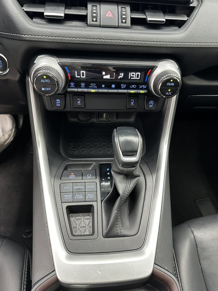 Toyota RAV4 RWD 2020 2.0L CVT 4WD Style PLUS Edition - Huishida Trading