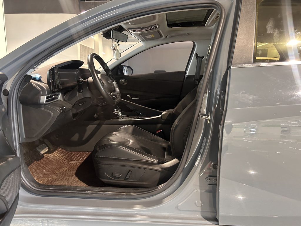 Hyundai Elantra 2021 1.5L CVT LUX Premium Edition - Huishida Trading