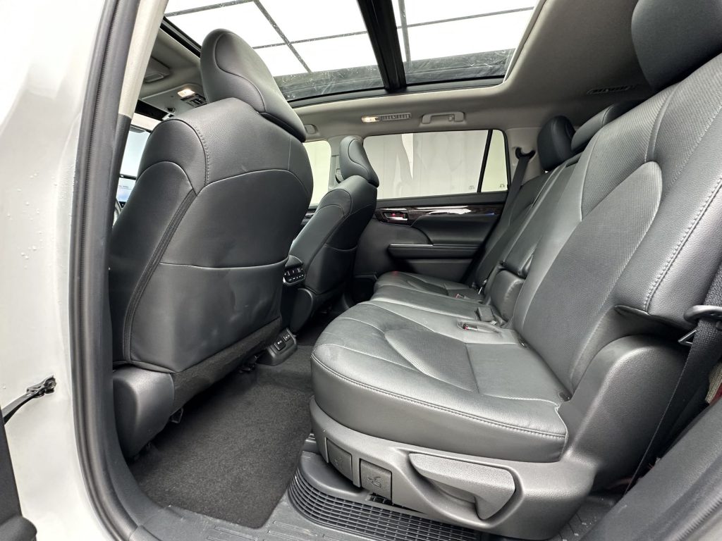 Toyota Highlander 2022 Twin Engine 2.5L 4WD Supreme Edition 7 Seats - Huishida Trading