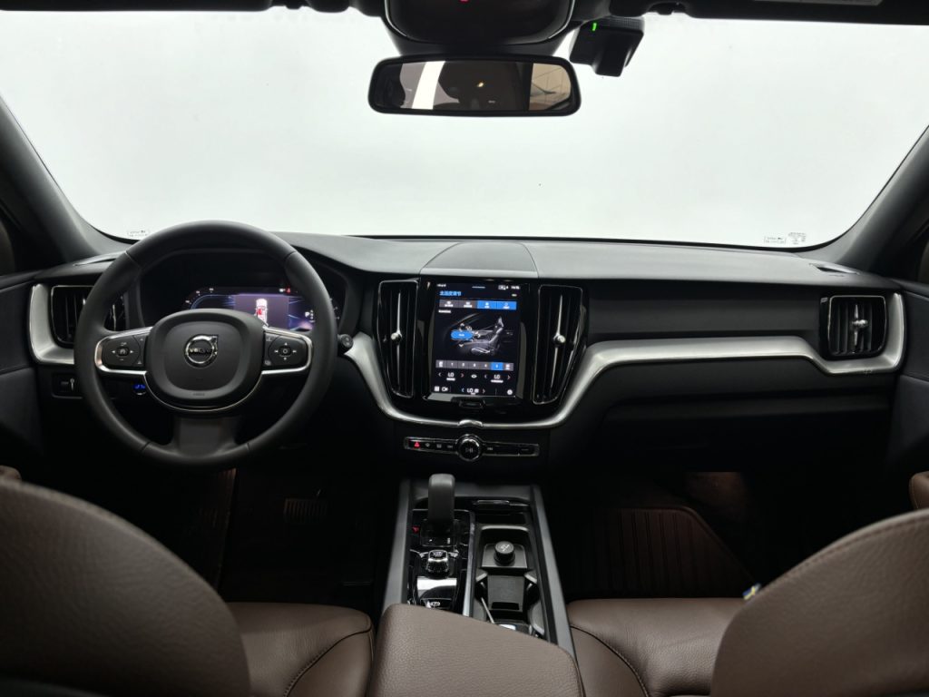 2022 Volvo XC60 4WD Zhiyi Deluxe - Huishida Trading