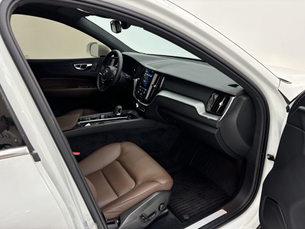 2022 Volvo XC60 4WD Zhiyi Deluxe - Huishida Trading
