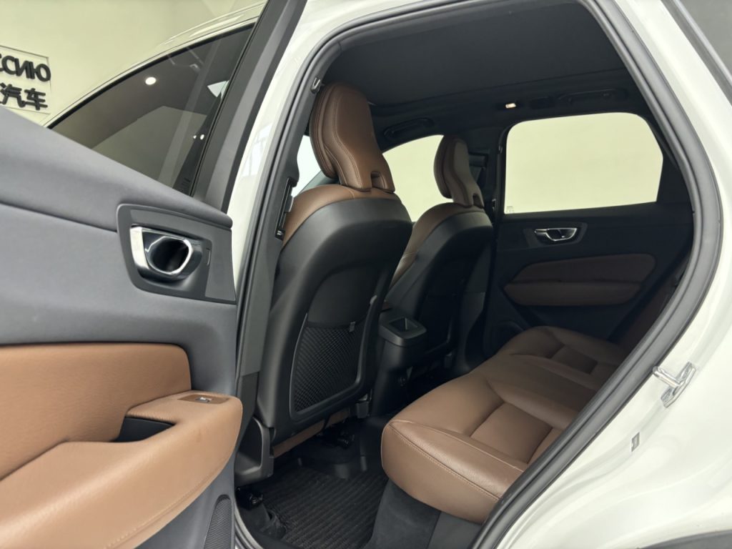 2022 Volvo XC60 4WD Zhiyi Deluxe - Huishida Trading