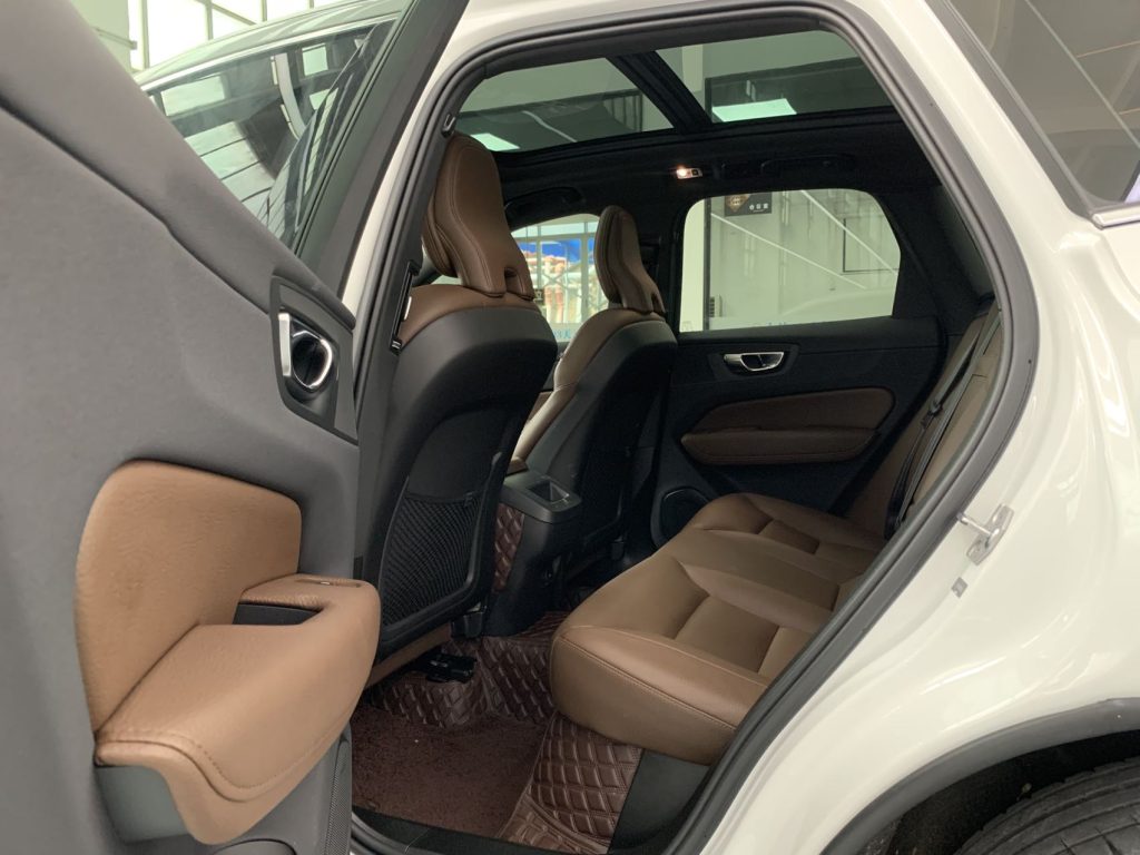 Volvo XC60 2021 T5 4WD Zhiyi Luxury Edition - Huishida Trading