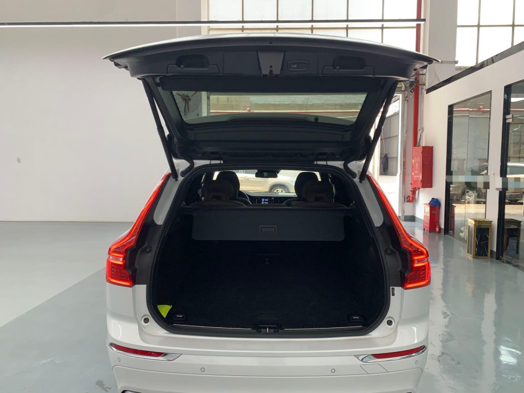 Volvo XC60 2021 T5 4WD Zhiyi Luxury Edition - Huishida Trading