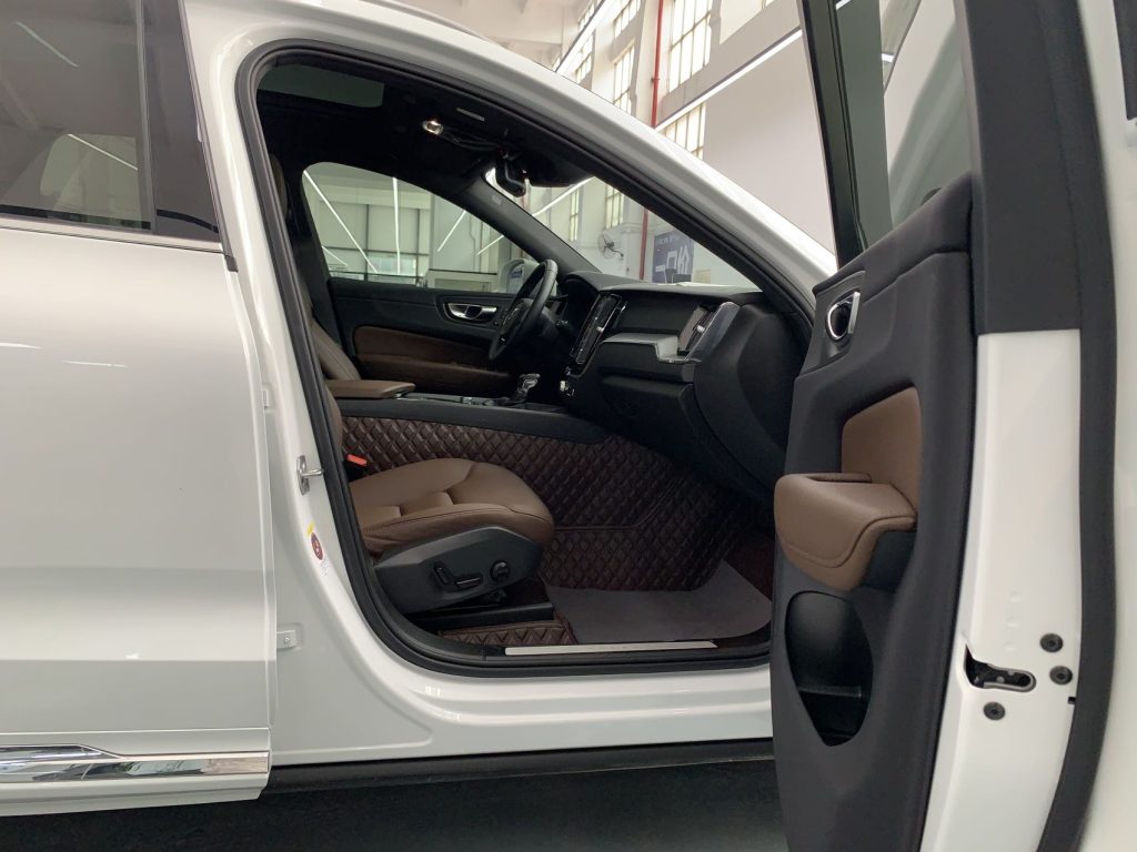 Volvo XC60 2021 T5 4WD Zhiyi Luxury Edition - Huishida Trading