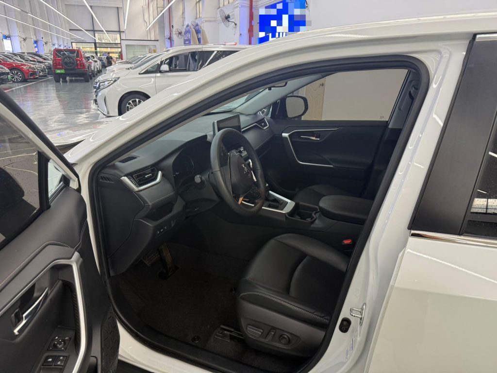 Toyota RAV4 2021 2.0L CVT четырёхцилиндровая версия PLUS - Huishida Trading