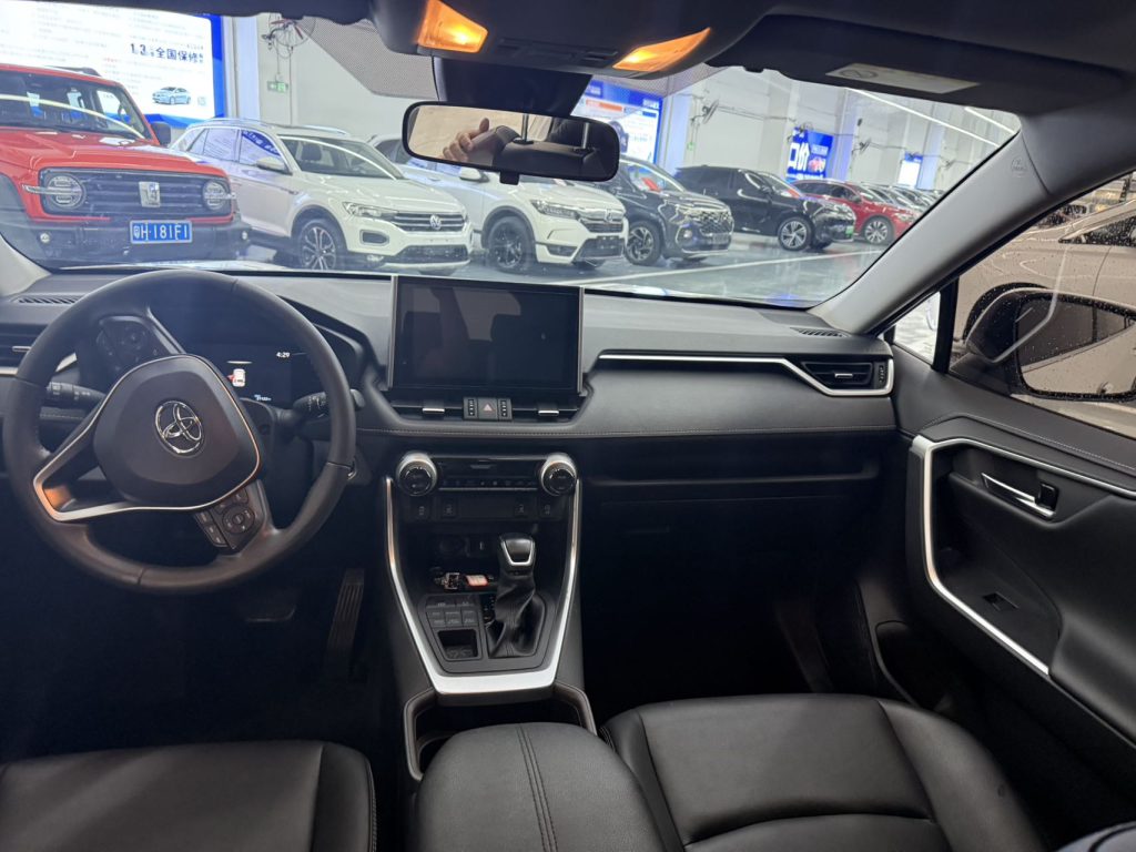 Toyota RAV4 2021 2.0L CVT четырёхцилиндровая версия PLUS - Huishida Trading