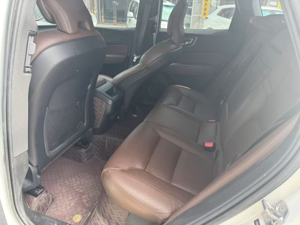 Volvo XC60 2020 T5 4WD Zhiyuan Deluxe Edition - Huishida Trading