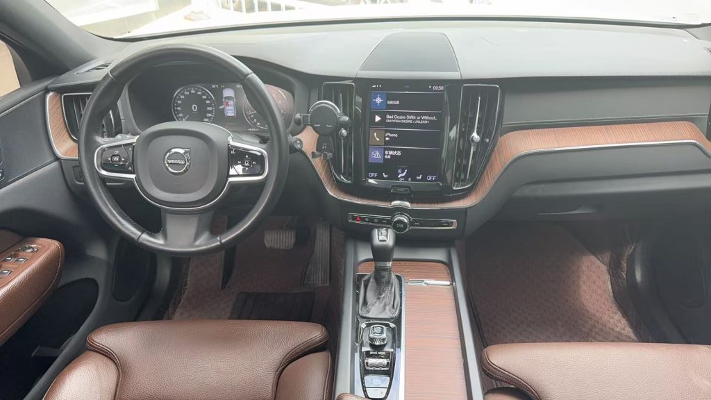 Volvo XC60 2020 T5 4WD Zhiyuan Deluxe Edition - Huishida Trading