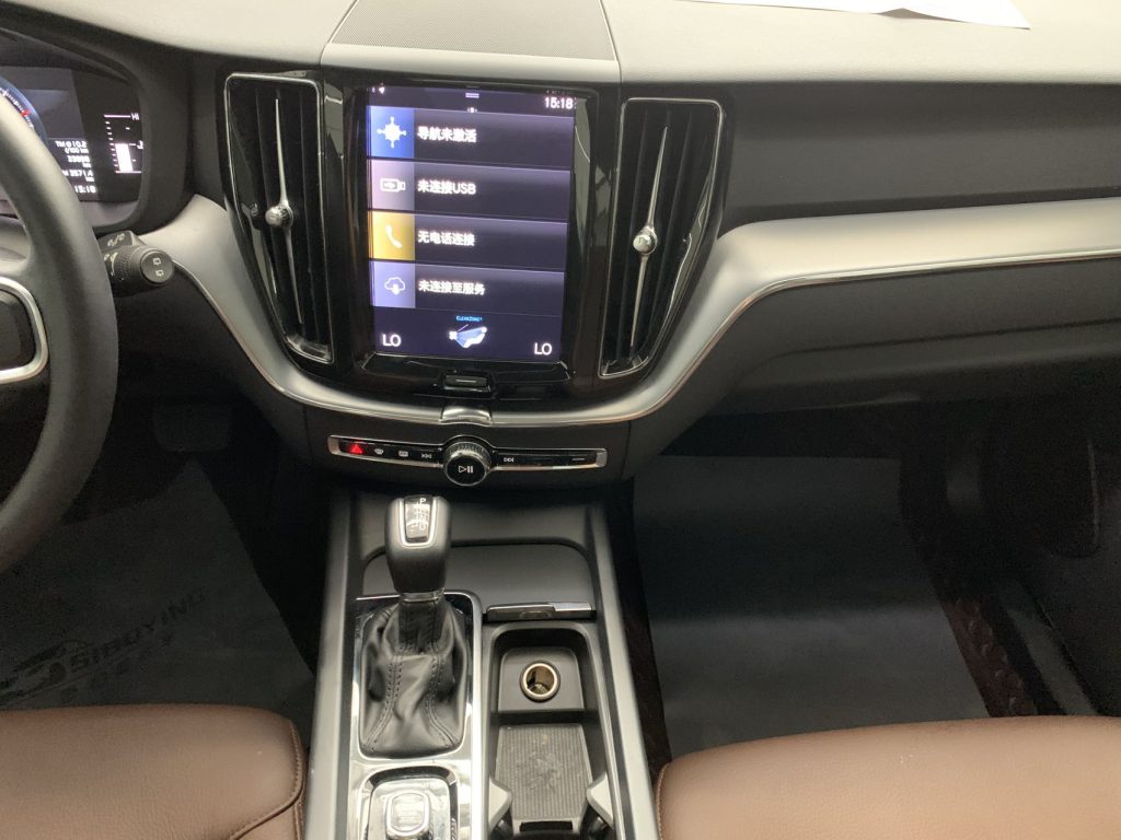 Volvo XC60 2021 T5 4WD Zhiyi Luxury Edition - Huishida Trading