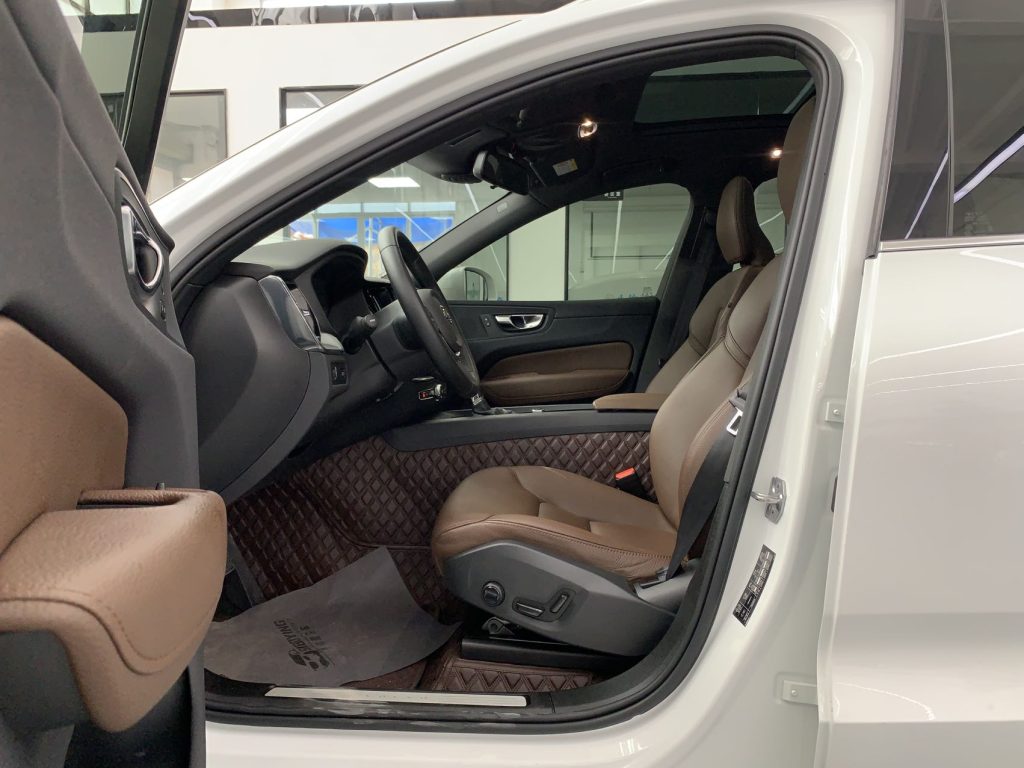 Volvo XC60 2021 T5 4WD Zhiyi Luxury Edition - Huishida Trading