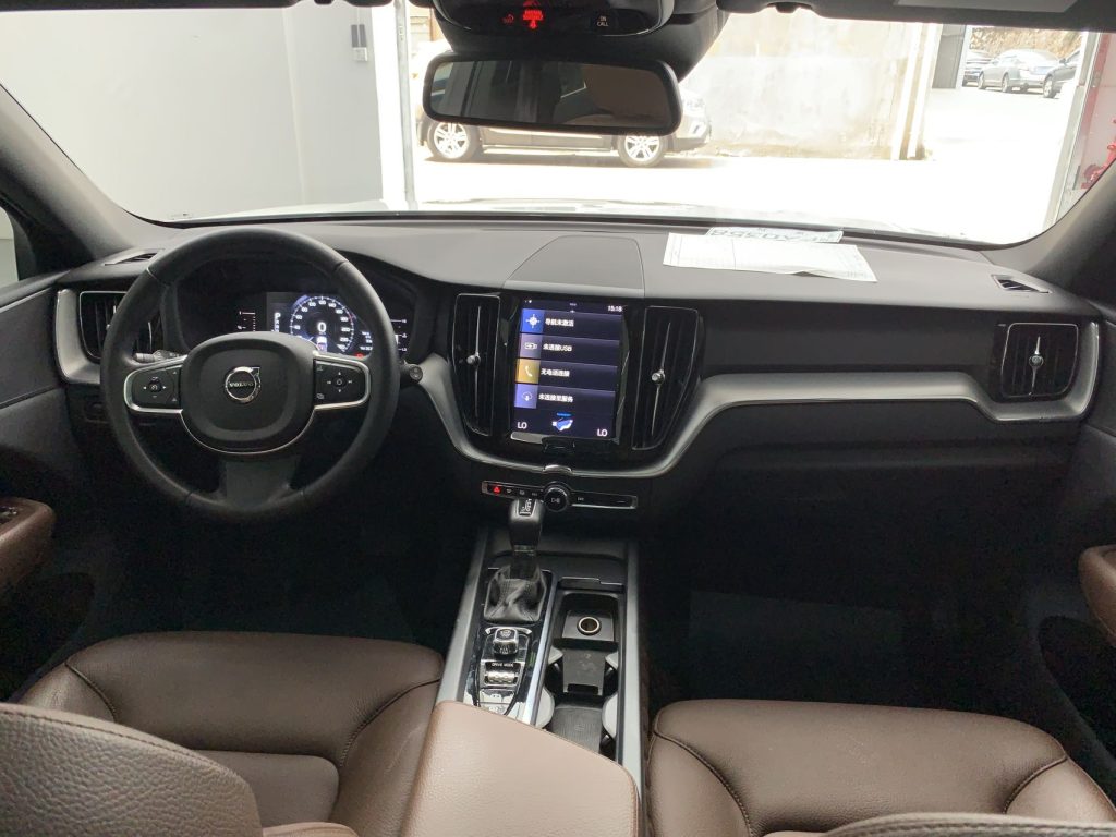 Volvo XC60 2021 T5 4WD Zhiyi Luxury Edition - Huishida Trading