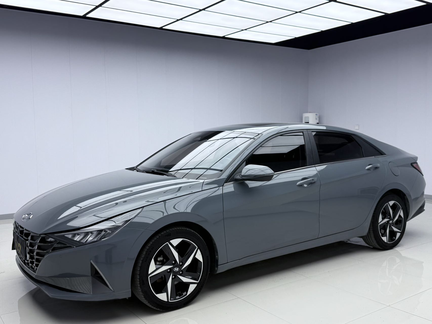 Hyundai Elantra 2021 1.5L CVT LUX Premium