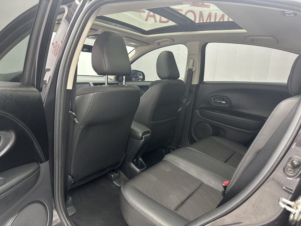 Honda VEZEL 2022 1.5L CVT Phantom Night - Pioneer Edition - Huishida Trading