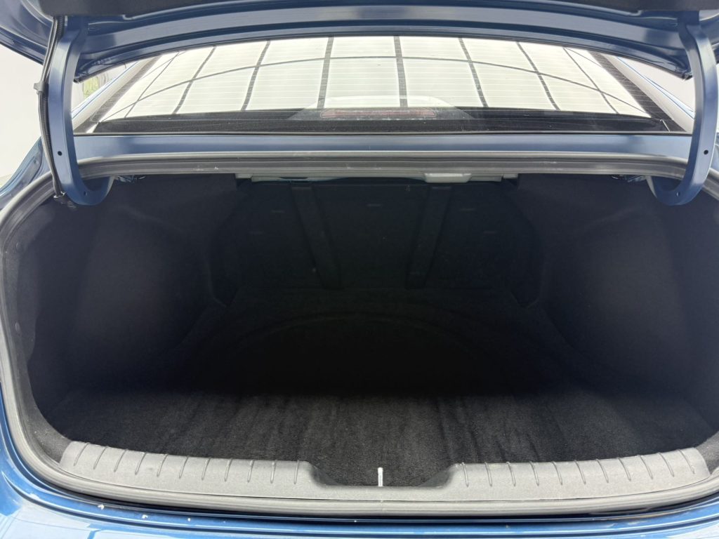 Hyundai Elantra 2021 240TGDi DCT LUX Premium Edition - Huishida Trading