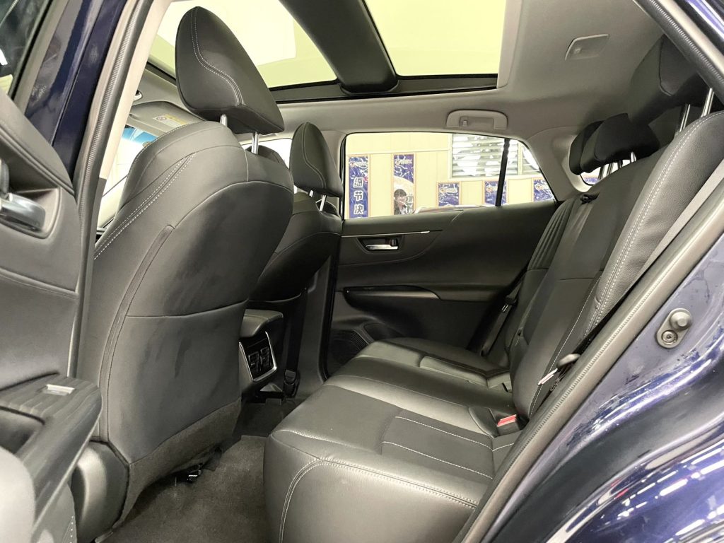 Toyota Harrier 2022 2.0L CVT 2WD Premium Edition - Huishida Trading