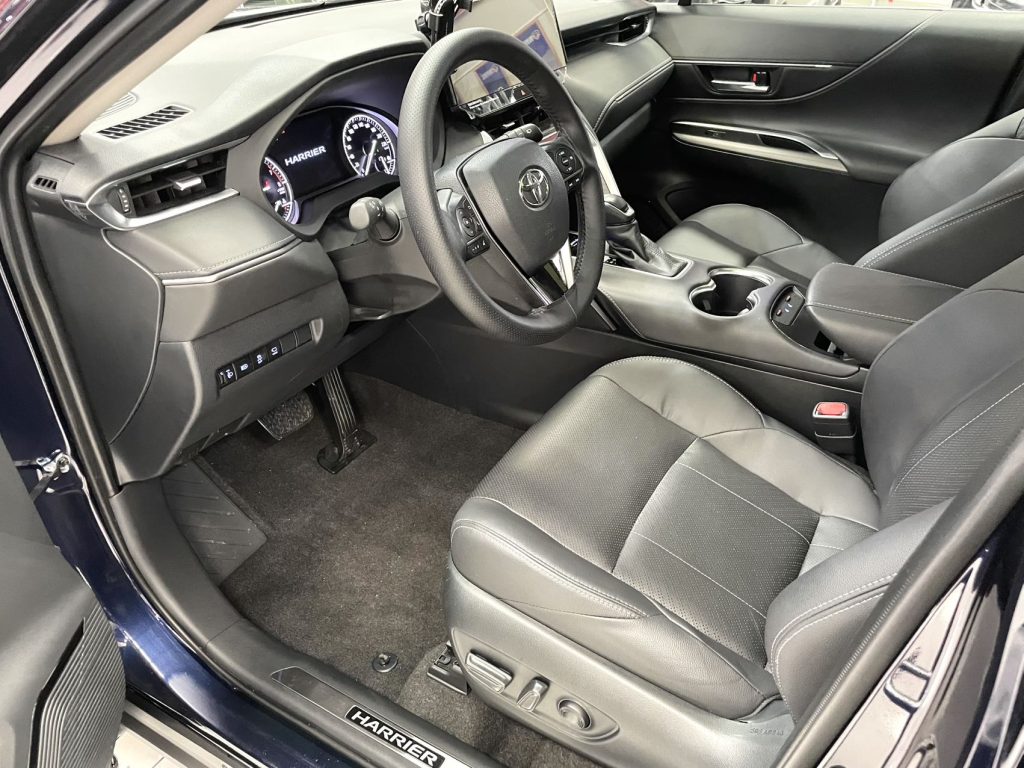 Toyota Harrier 2022 2.0L CVT 2WD Premium Edition - Huishida Trading