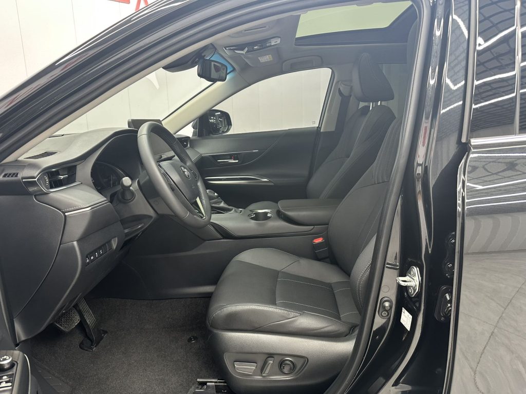 TOYOTA HARRIER 2022 2.0L CVT 2WD Premium Edition - Huishida Trading