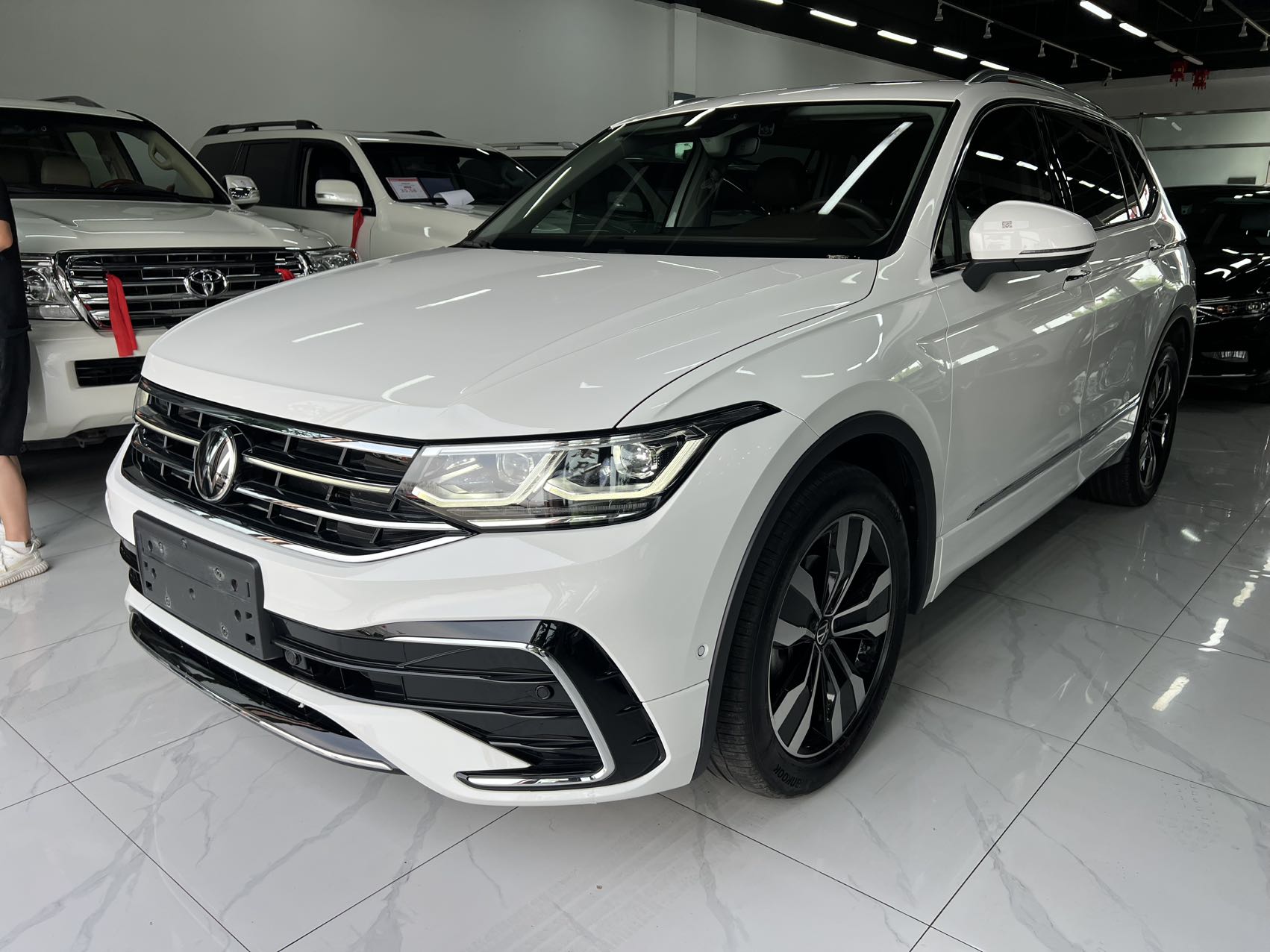 Volkswagen Tiguan L 2022 380TSI Automatic 4WD R-Line Flagship Edition 7-местный